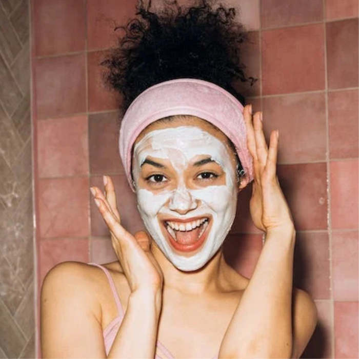 Cómo lograr una piel suave y limpia con una limpieza facial profunda en casa