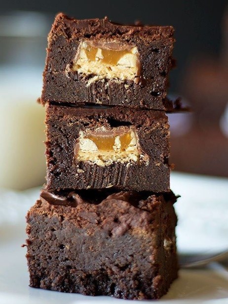 Receta para hacer Brownies de Snickers