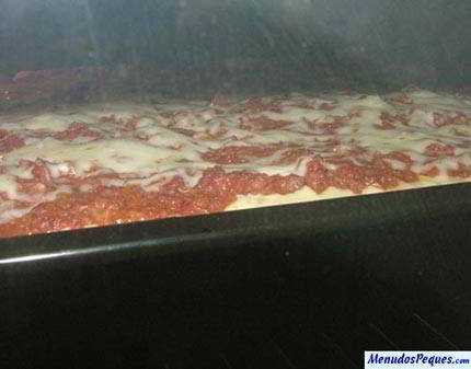 Pizza barbacoa en el horno