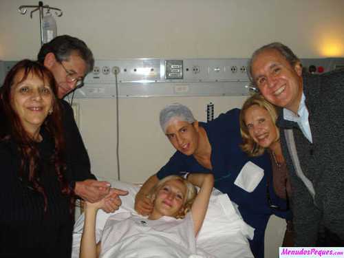 Foto gratis Vanina ya está en el Paritorio, junto a su marido Germán y los abuelos de Iván