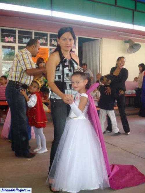 Michel y su Mam&aacute; en una Fiesta