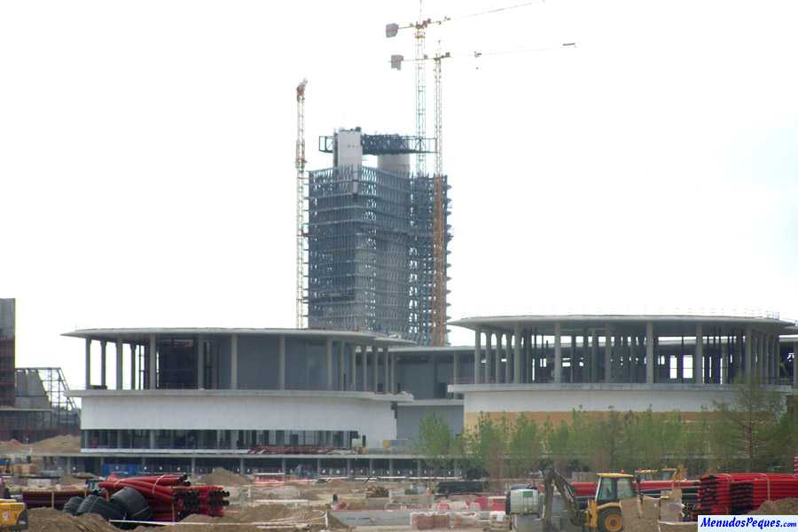 Pabellones y la Torre del Agua del expo zaragoza 2008