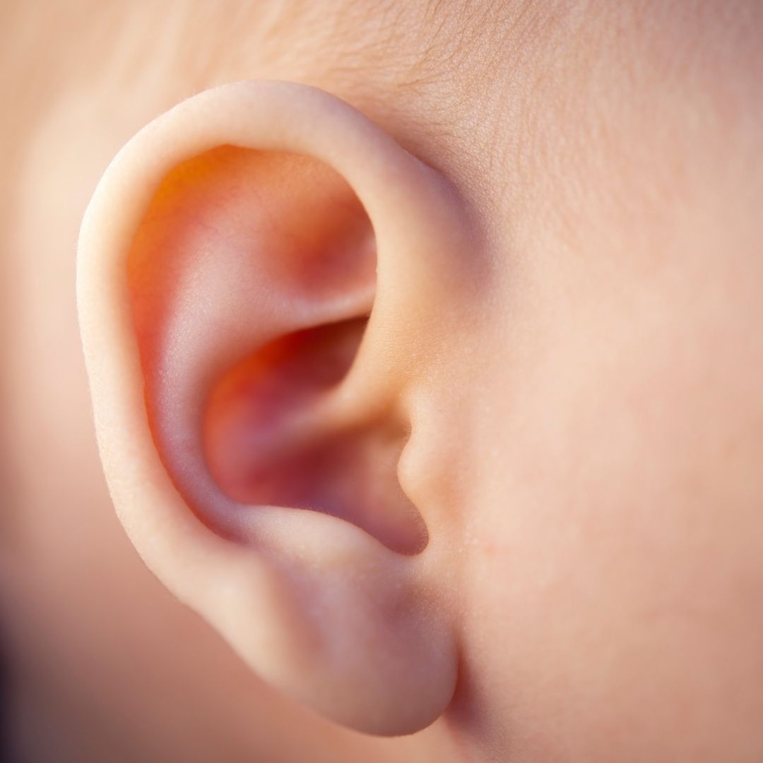 ¿Cómo se limpian los oídos de los bebés?