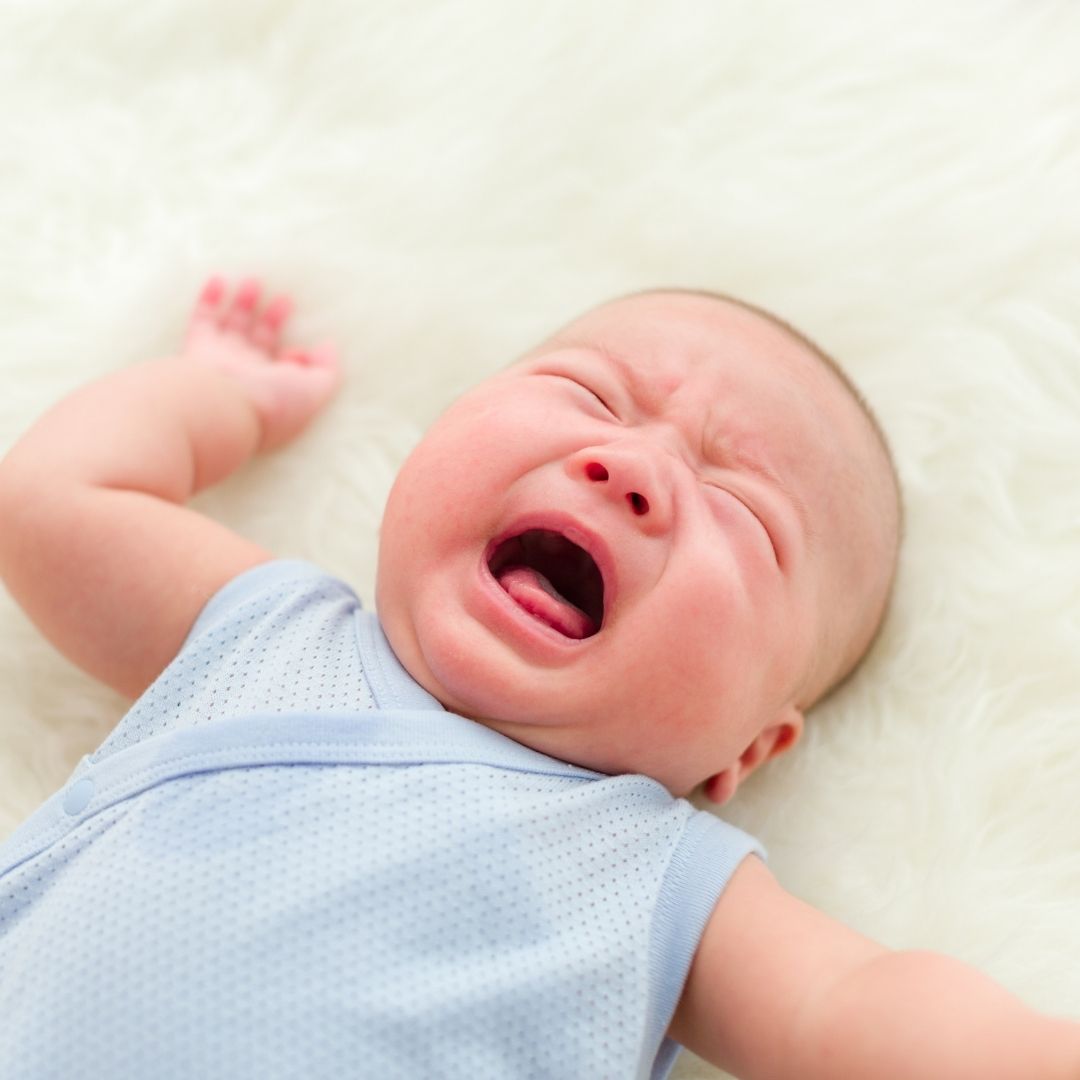 ¿Por qué los bebés lloran más de noche?