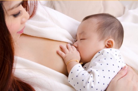 La importancia de las tomas nocturnas en la lactancia materna