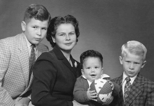 Regalos de tres hijos a una madre