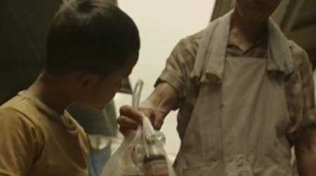 video youtube niño roba medicamentos