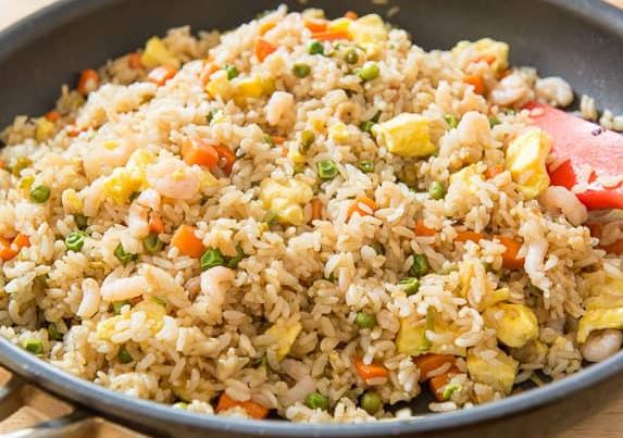 Arroz frito con vegetales