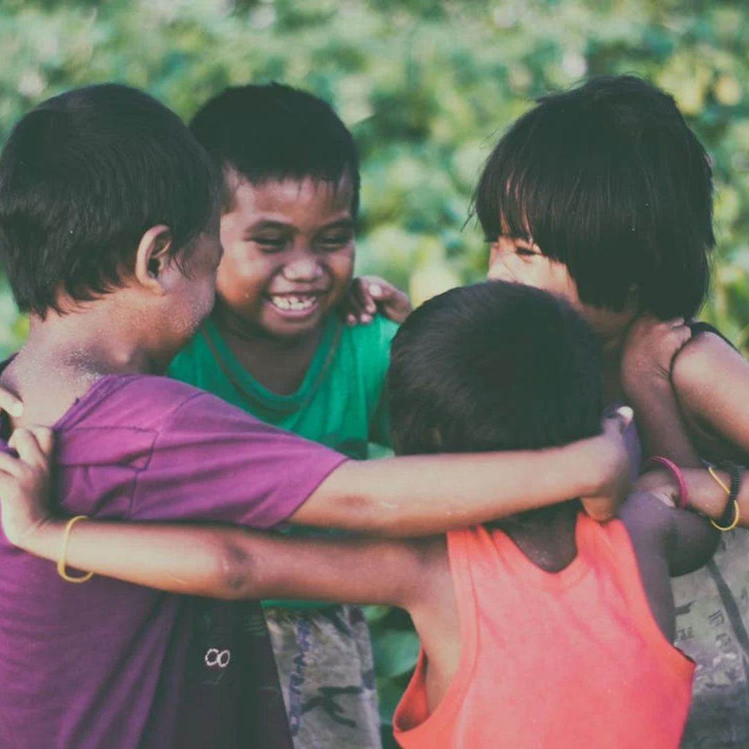 La aventura de la amistad verdadera en Felizlandia, cuento para niños pequeños sobre San Valentín, cuentos sobre el amor y la amistad