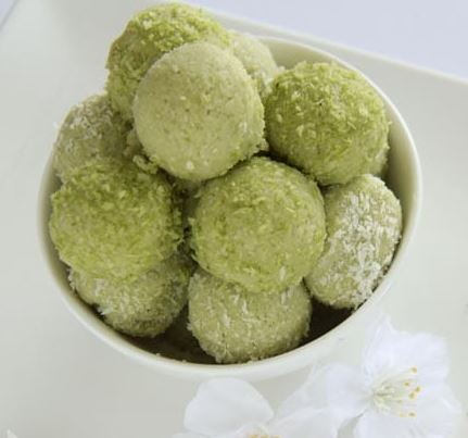 Receta de Bombones keto con té matcha