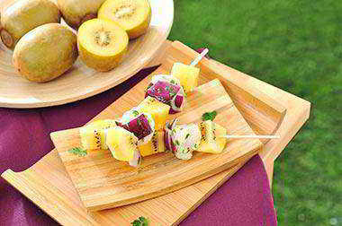 Brochetas de rape y kiwi Zespri SunGold