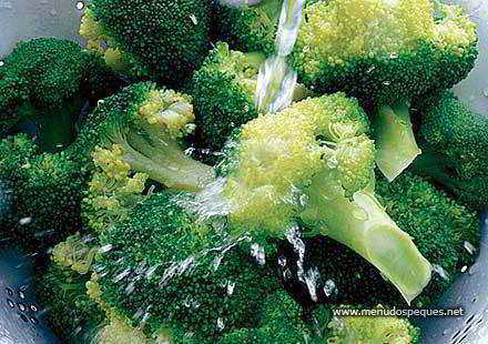 brocoli, Receta Saludable: Ensalada de Brócoli y Tomate con Salsa de Aguacate