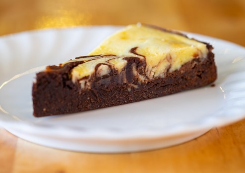 Receta para hacer Cheesecake con base de Brownie Keto