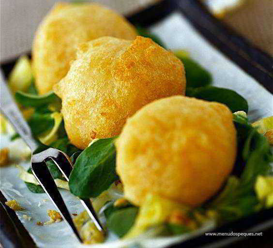 Deliciosos buñuelos de queso para compartir con amigos