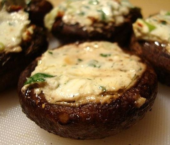 Sabores Keto a la Parrilla: Champiñones con Queso de Cabra, una Receta Irresistible