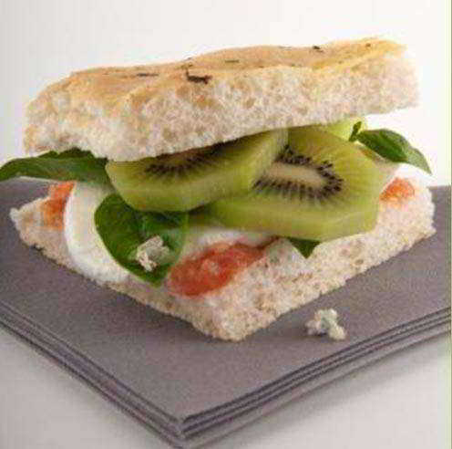 Chapata con Kiwi, mozzarella y albahaca Chapata con Kiwi Zespri Green, mozzarella y albahaca