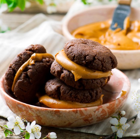 Receta Galletas de chocolate con especias y relleno de crema de calabaza, recetas halloween, recetas navidad,