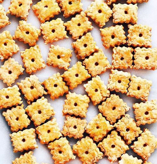 galletas de queso, crackers