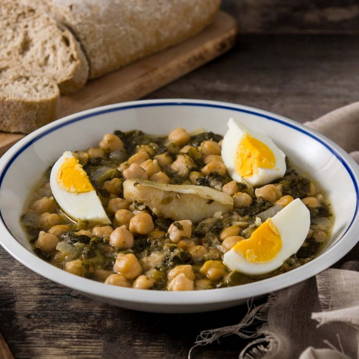 Receta para hacer Garbanzos con Espinacas y Bacalao