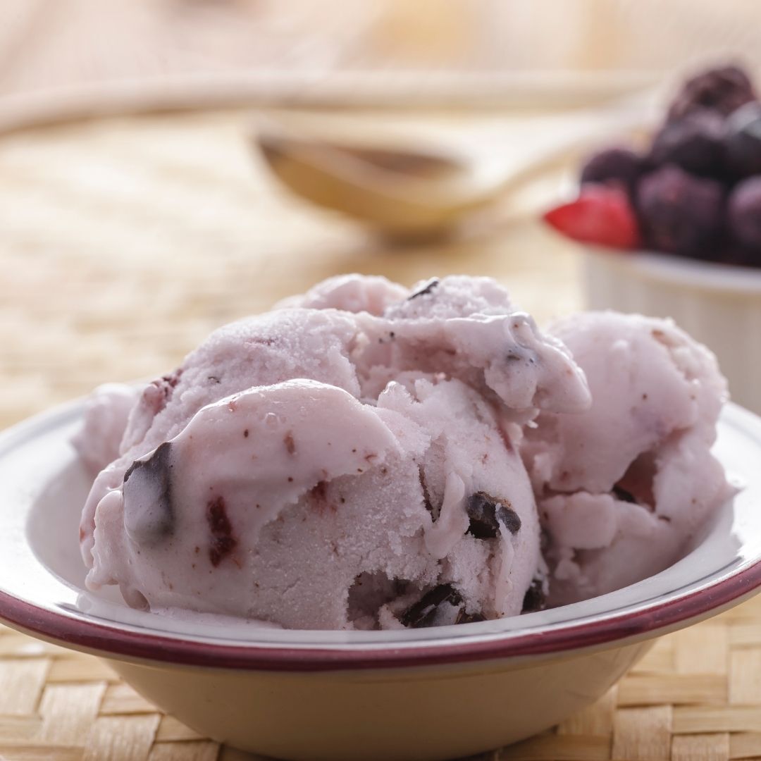 helado de cerezas y chocolate vegano