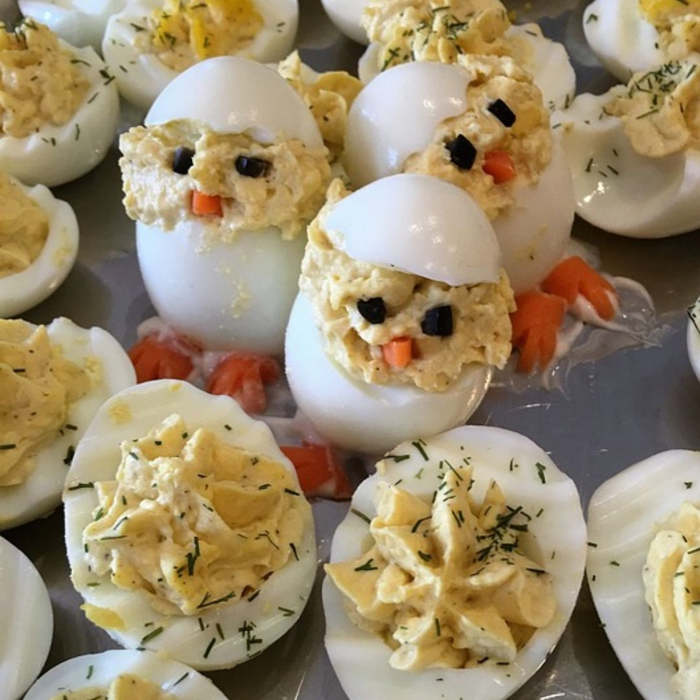 Huevos rellenos de anchoas y alcaparras, ¡Prepáralos en casa con esta sencilla receta!