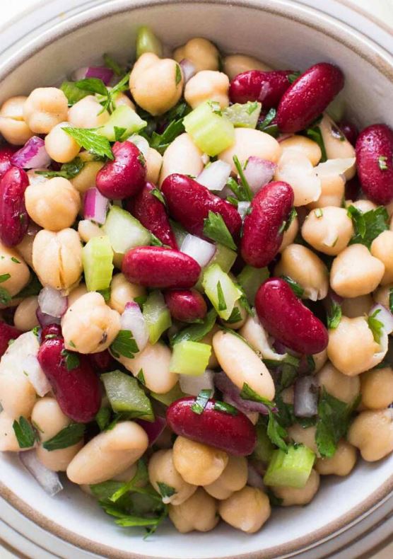 Ensalada de legumbres y alcachofas