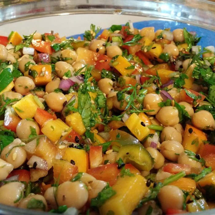 Receta para hacer Ensalada mediterránea con garbanzos