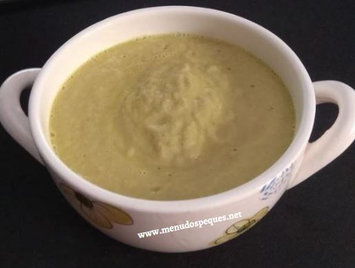 Crema keto de pepino aguacate salmón