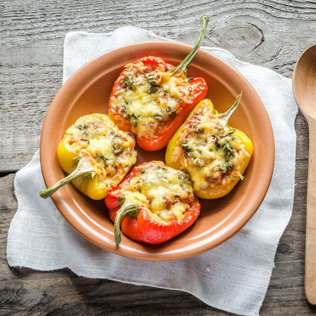 Pimientos rellenos de salchicha