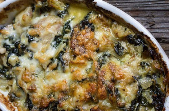 Receta keto, Pollo con alcachofas y espinacas en salsa de queso