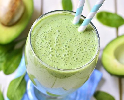 Cómo hacer smoothie de aguacate y plátano