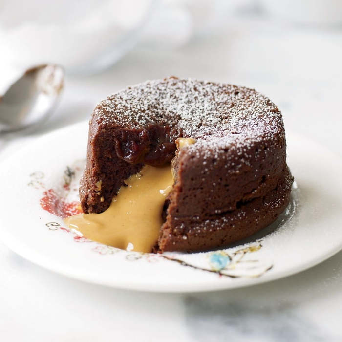 Coulant keto de chocolate y crema de cacahuete bajo en carbohidratos, keto Coulant keto de chocolate y crema de cacahuete, recetas keto, recetas paleo, recetas realfood, postres saludables