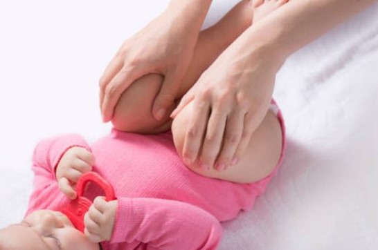 ¿Cómo saber si un bebé tiene displasia de cadera?