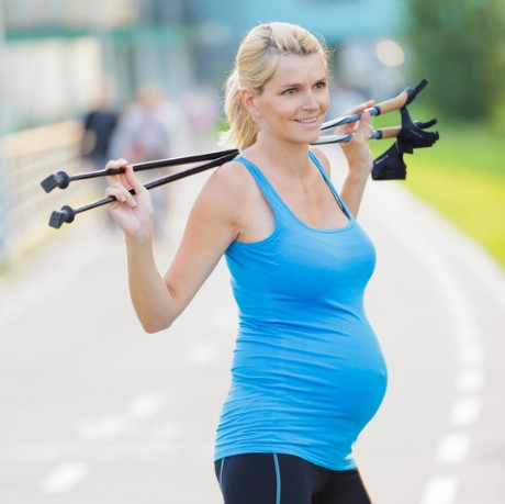 ¿Puede una mujer embarazada practicar la marcha nórdica?
