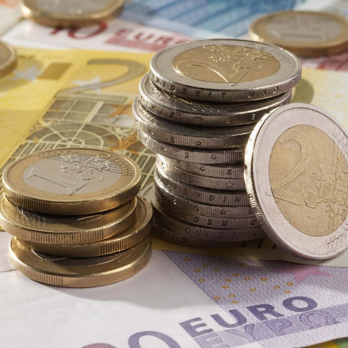 Monedas de euros y billetes de euros para imprimir
