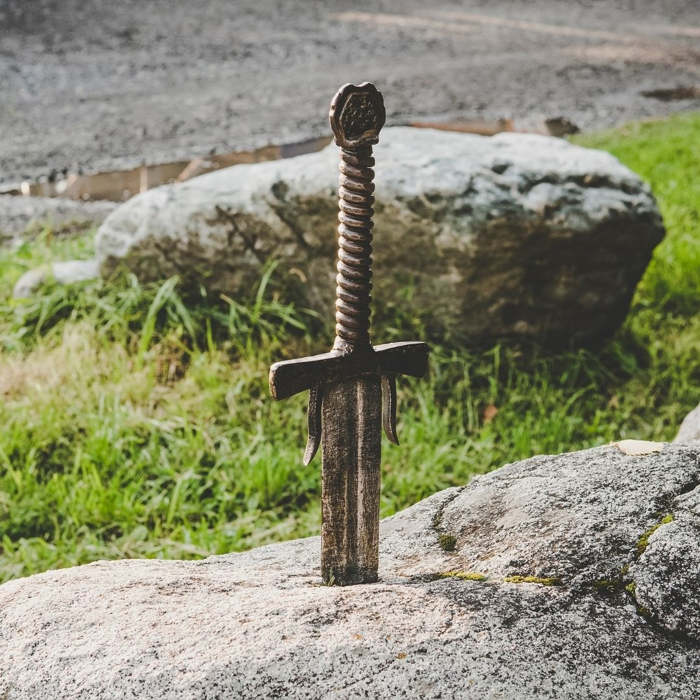 La espada en la piedra, una leyenda del Rey Arturo - Cuentos Clásicos infantiles