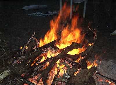 Mientras la lumbre ardiente... - Poesías infantiles