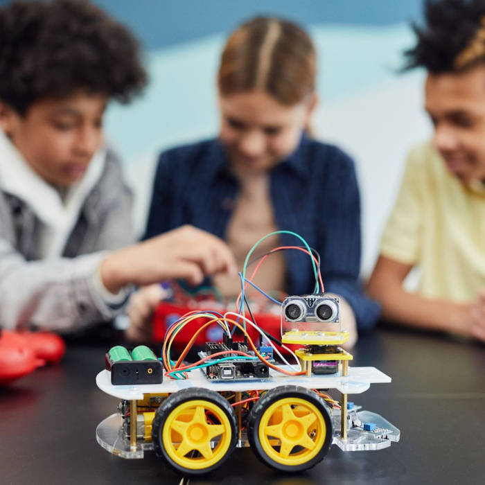 Los mejores campamentos tecnológicos de verano 2026 para niños en España: robótica, IA y drones