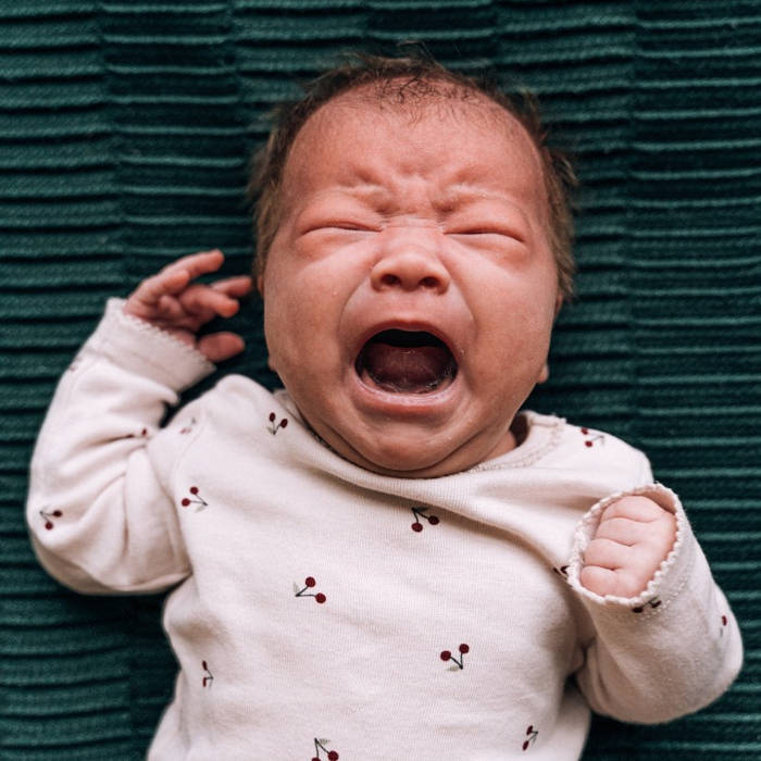 ¿Es bueno dejar llorar al bebé para que duerma?
