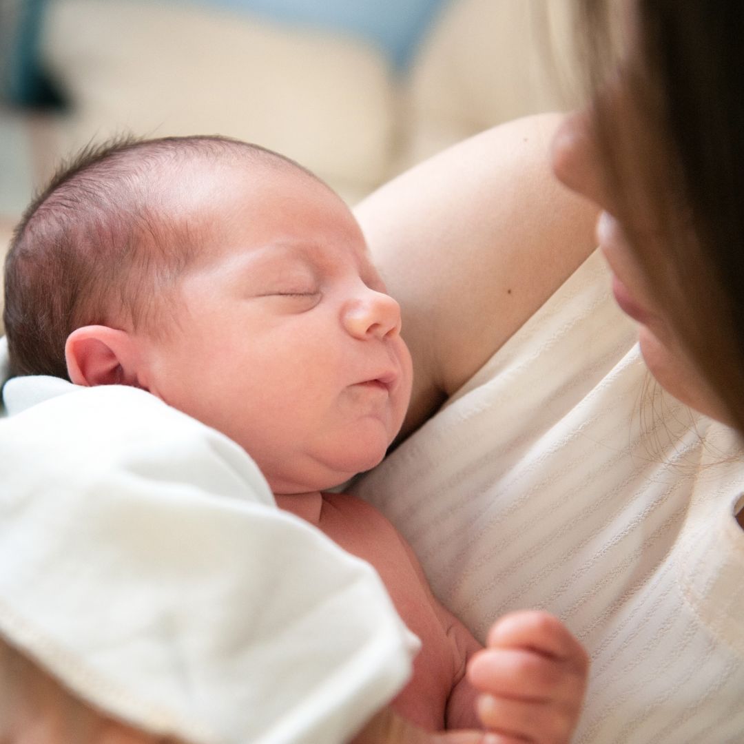 Permiso maternidad y paternidad 2025