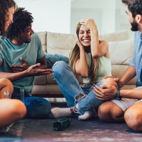 preguntas divertidas para jugar a Verdad o Reto, juegos pareja, verdad o reto parejas, retos para parejas, 