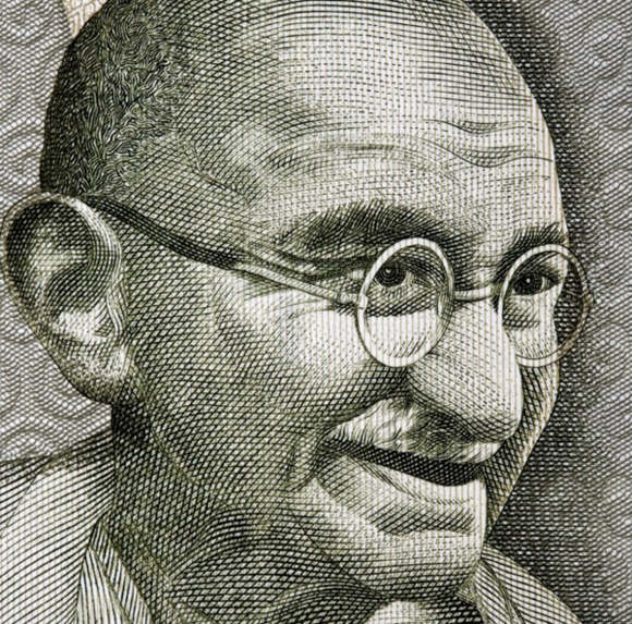 Retrato de Mahatma Gandhi, líder pacifista y defensor de la libertad y la justicia social