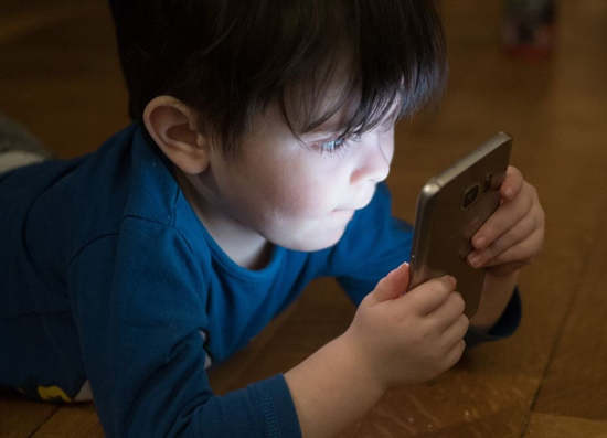 ¿A qué edad deben tener móvil los niños?