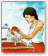 mujer lavando la vajilla