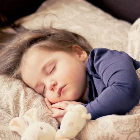 ¿Cómo puedo ayudar a mi hijo a dormirse más rápido? ¿Cómo pueden dormirse los niños en segundos o minutos?