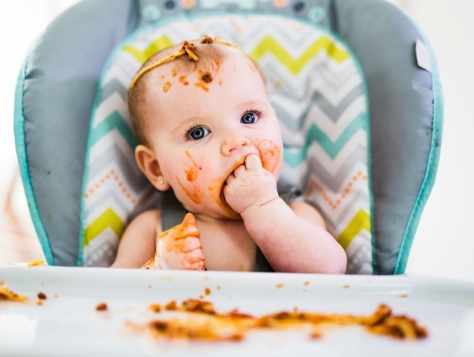 ¿Qué pueden comer los bebés en su primer año?