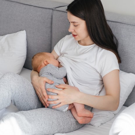 ¿Puedo comer alimentos picantes mientras doy el pecho?