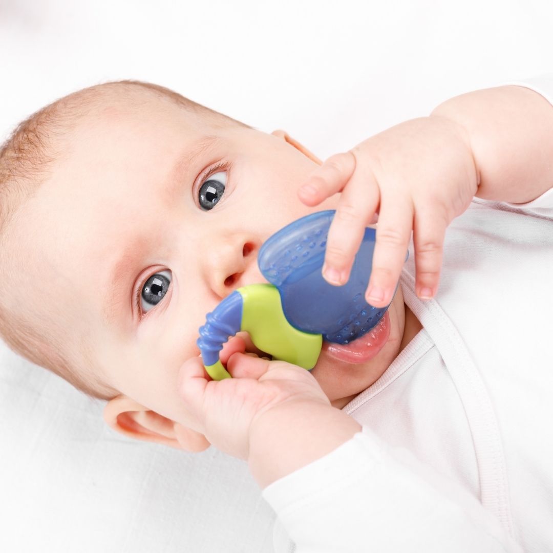 Cómo amamantar al bebé cuando le están saliendo los dientes