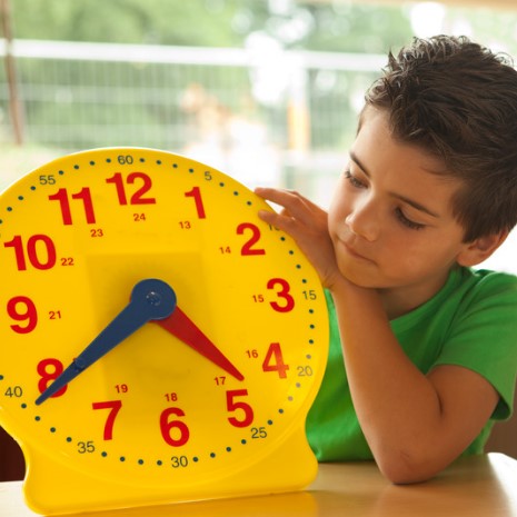bueno Bisagra interrumpir Cómo enseñar las horas a los niños fácilmente?