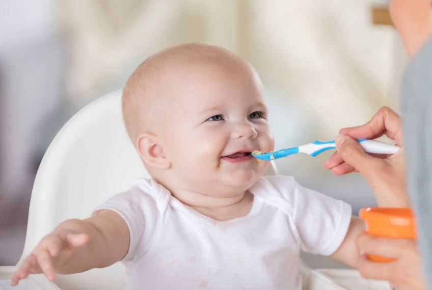 ¿A qué edad puede comer huevo un bebé?